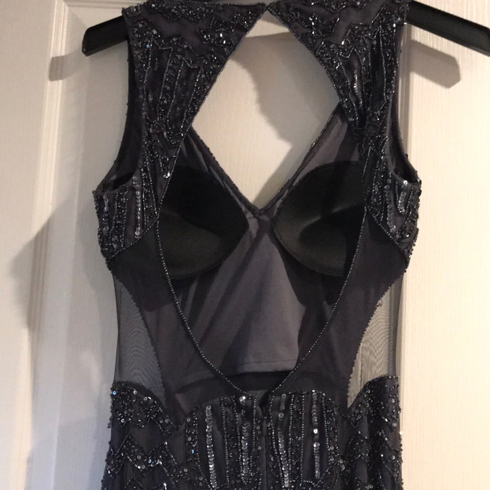 Beautiful gown. Worn once in a wedding. - Picture 4 of 8